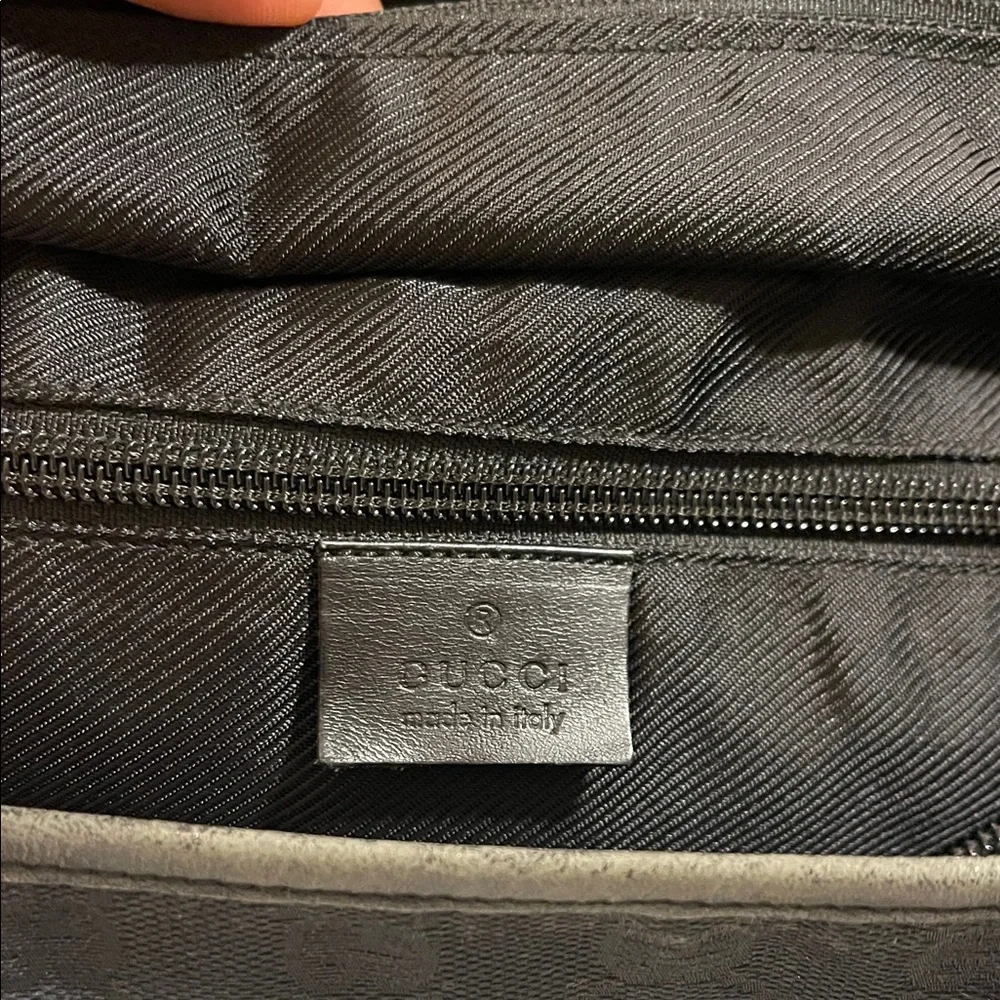 Gucci Black GG Canvas Messenger Tote - Picture 2 of 5